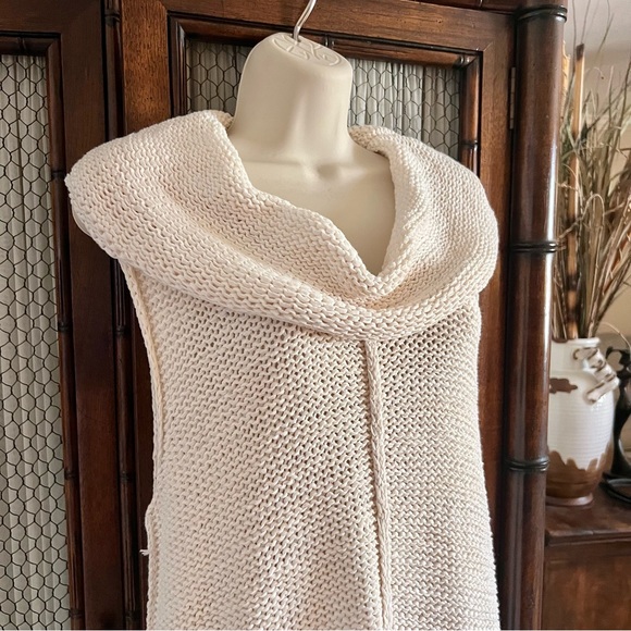 Pure Hand-Knit Cowl Neck Sleeveless Sweater - Picture 2 of 5